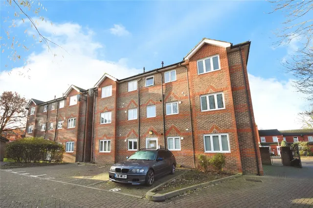 Clayburn Circle, Basildon, Essex, SS14, photo 1