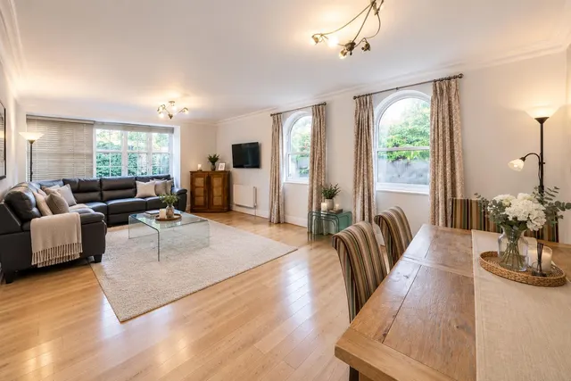 Keble Place, London, SW13, photo 1