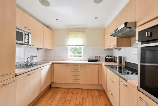 Keble Place, London, SW13, photo 2