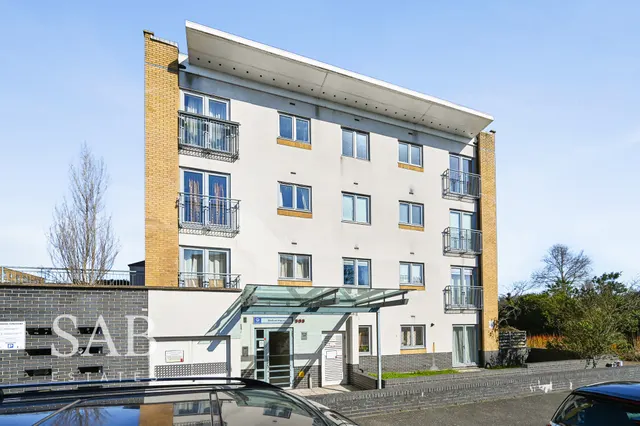 Waxlow Way, Northolt, UB5, photo 1
