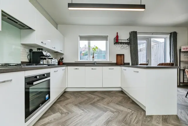 Photo 3 — Falstaff Crescent, Sheffield