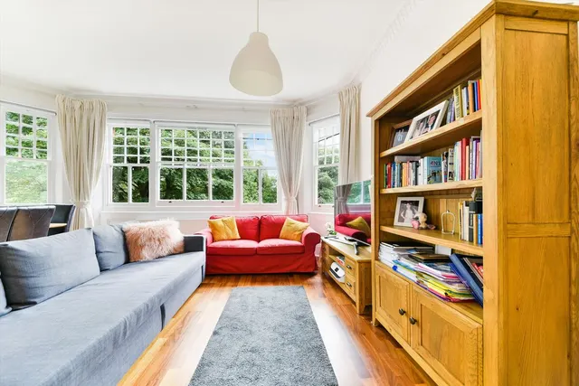 Eton Avenue, London, NW3, photo 2