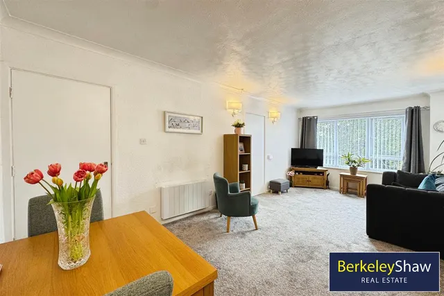 Nicholas Road, Crosby, L23, photo 3
