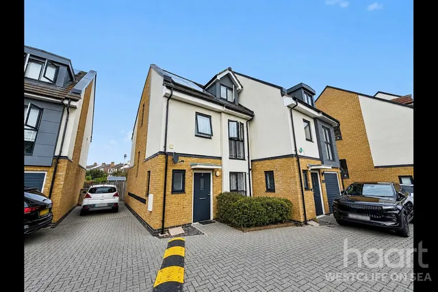 Brookside Crescent, Westcliff-On-Sea, SS0, photo 1