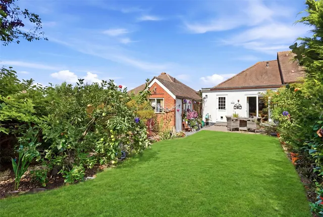 Photo 3 — Coombfield Drive, Darenth, DA2
