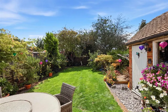 Photo 2 — Coombfield Drive, Darenth, DA2