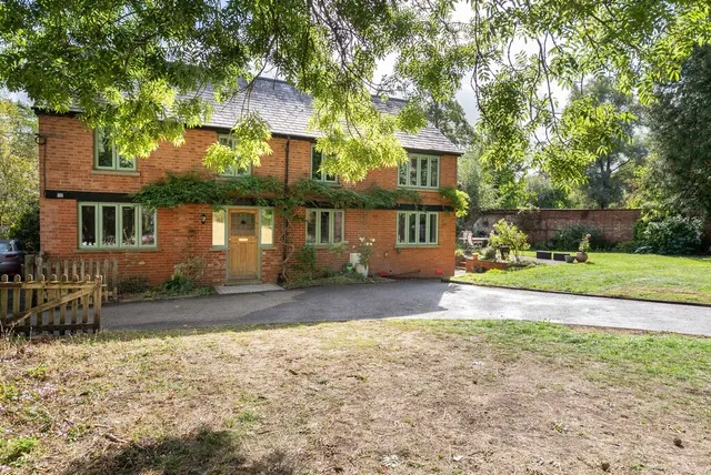 Pixham Lane, Pixham, RH4, photo 1