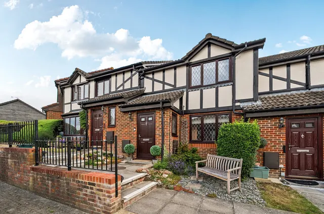 Fromow Gardens, Windlesham, GU20, photo 1