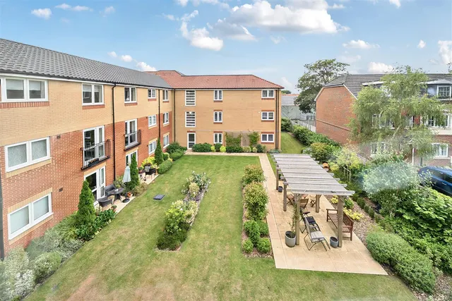 Victoria Road, Farnborough, GU14, photo 1