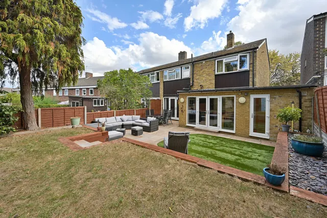 Lark Rise, Hatfield, AL10, photo 1