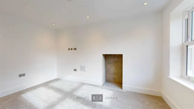 Photo 3 — Grove Lane, Chigwell