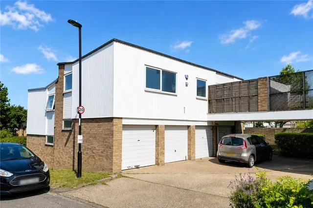 Kempton Walk, Croydon, CR0, photo 1