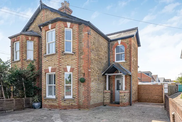 Vicarage Road, Sunbury-on-Thames, TW16, photo 1