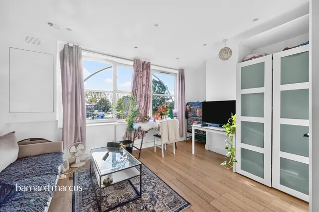 Barnsbury Lane, Surbiton, KT5, photo 2