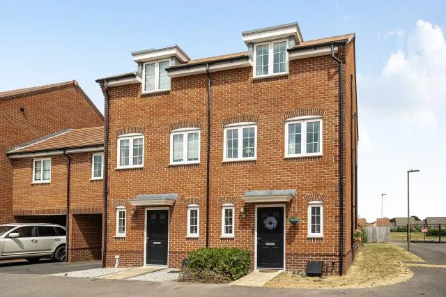 Diamond Drive, Didcot, OX11, photo 1