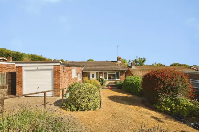 Buckhurst Close, Eastbourne, photo 1