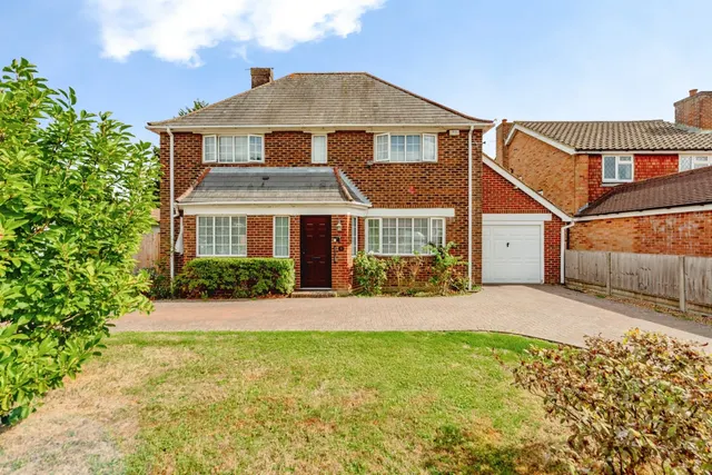 Fairfield Avenue, Horley, RH6, photo 1