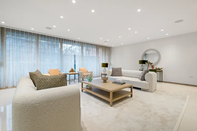 The Knightsbridge Apartments, Knightsbridge, SW7, photo 3