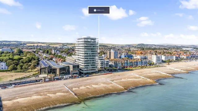 Brighton Road, Worthing, photo 1