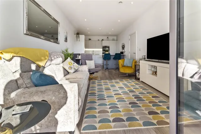 Brighton Road, Worthing, photo 3