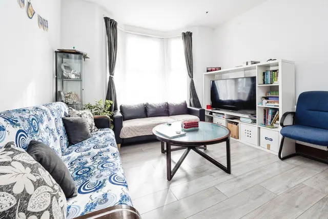 Grosvenor Road, London, E7, photo 2