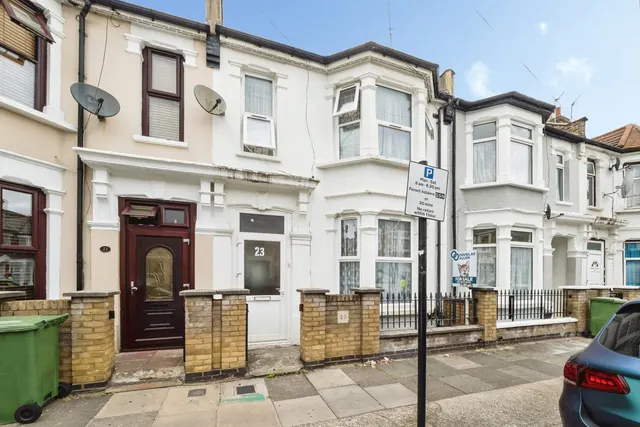 Grosvenor Road, London, E7, photo 1