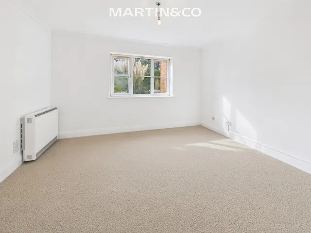 Blenheim Court, Staines-upon-Thames, TW18, photo 2