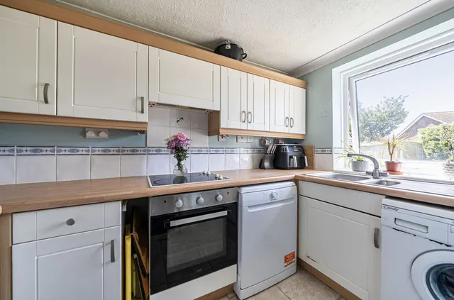 Mount Pleasant Close, Lyminge, CT18, photo 3