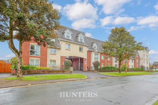 Laurel Street, Middleton, M24, photo 1