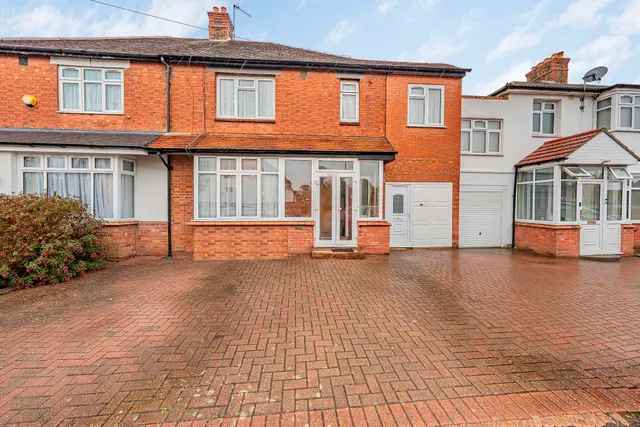 Wood Lane, Isleworth, photo 1
