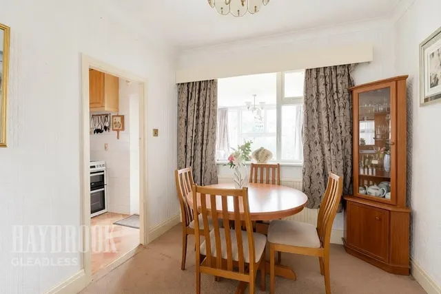 Briarfield Crescent, Charnock, photo 3