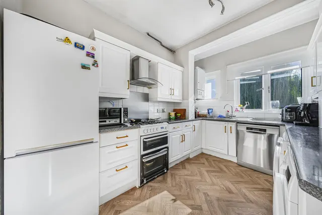 Connaught Avenue, North Chingford, E4, photo 3