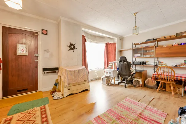 Photo 2 — 1 Iveagh Avenue, London