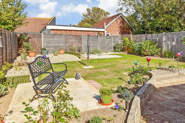St. Thomas Drive, Bognor Regis, PO21, photo 2