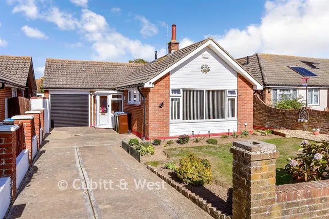 St. Thomas Drive, Bognor Regis, PO21, photo 1