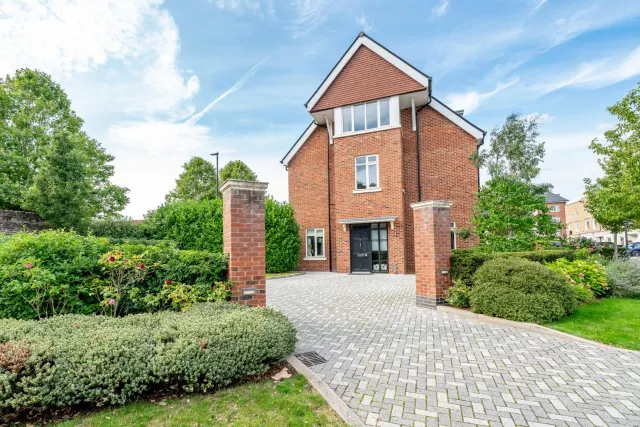 Egerton Drive, Fitzroy Gate, TW7, photo 1
