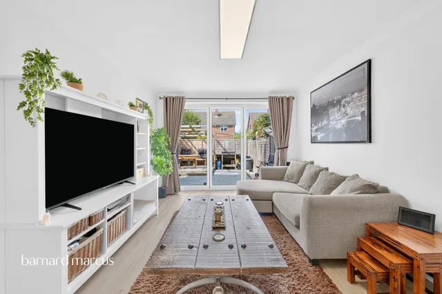 Andrew's Close, Epsom, KT17, photo 2