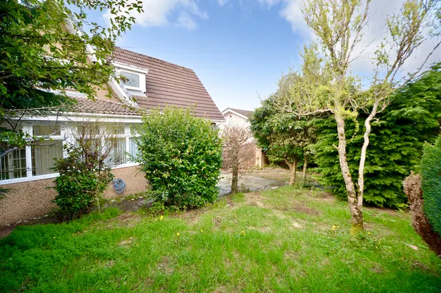 Photo 2 — 37 Newark Crescent, Doonfoot, KA7 4JD