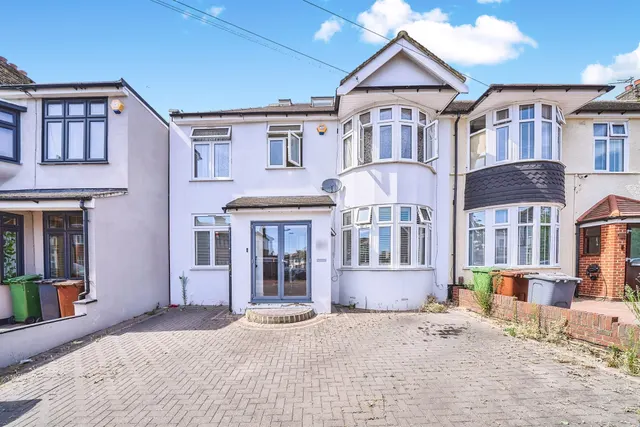 Cavendish Gardens, Barking, IG11, photo 1