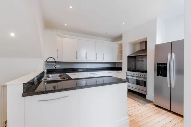 Photo 3 — 85 Rosebery Road, London