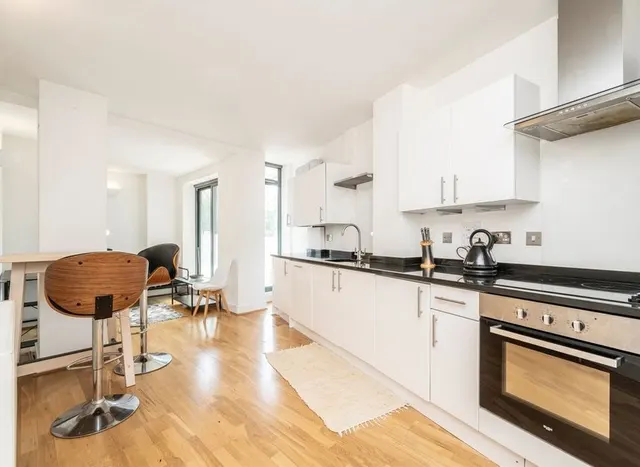 Photo 3 — Goswell Road, Islington, EC1V