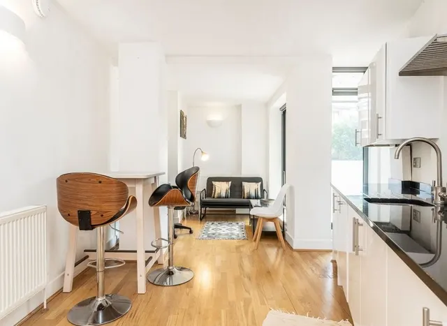 Photo 2 — Goswell Road, Islington, EC1V