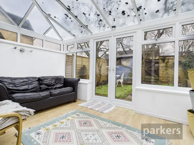 Walnut Close, Witney, OX28, photo 3