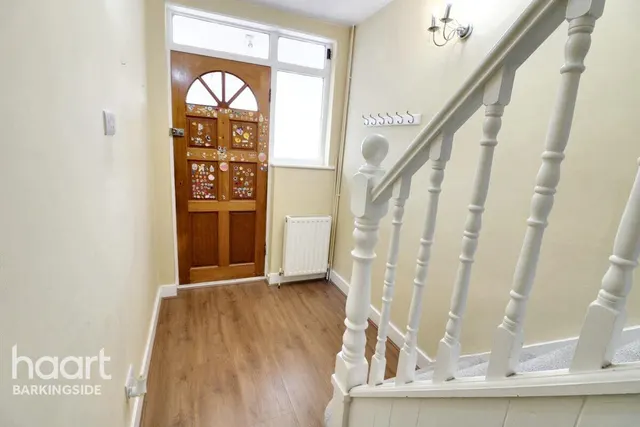 Fairlop Road, Barkingside, IG6, photo 2
