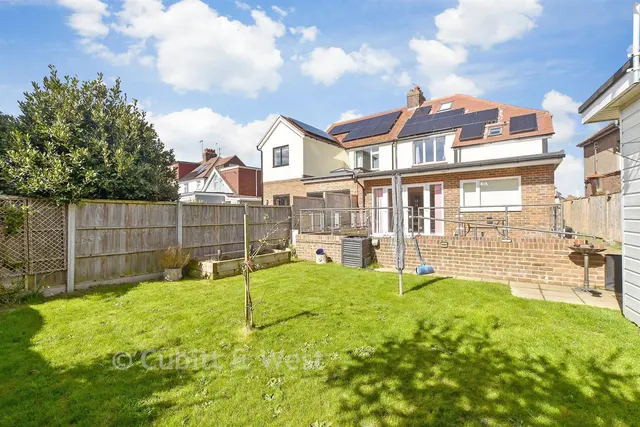 Livesay Crescent, Worthing, BN14, photo 2