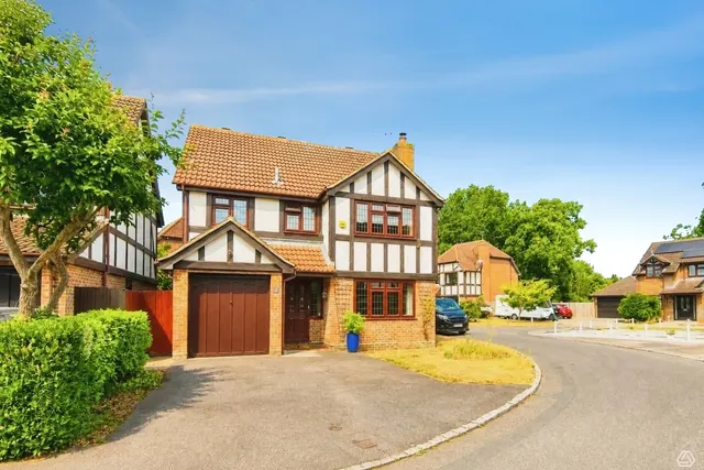 Bacon Close, College Town, Sandhurst, Berkshire, GU47 0FP — photo 1
