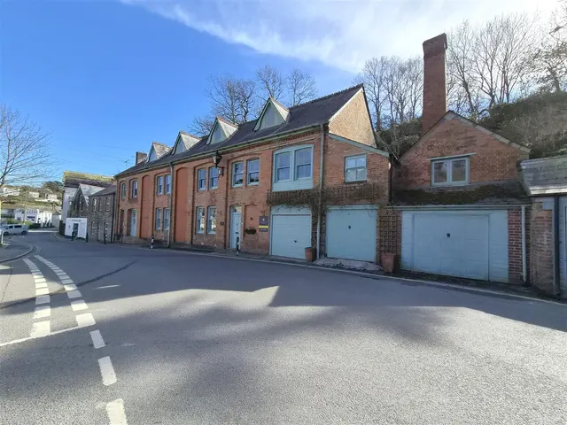 Station Road, Fowey, photo 1