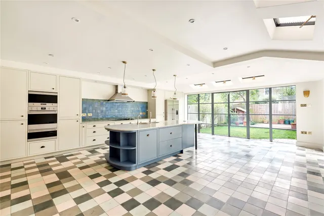 Priory Road, Richmond, TW9, photo 2