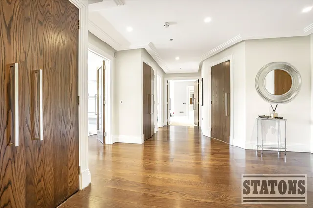 Photo 3 — Cockfosters Road, Hadley Wood, EN4 0JT
