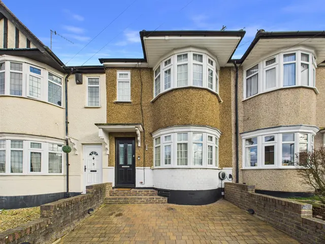 Barnstaple Road, Ruislip, HA4 0UW, photo 1